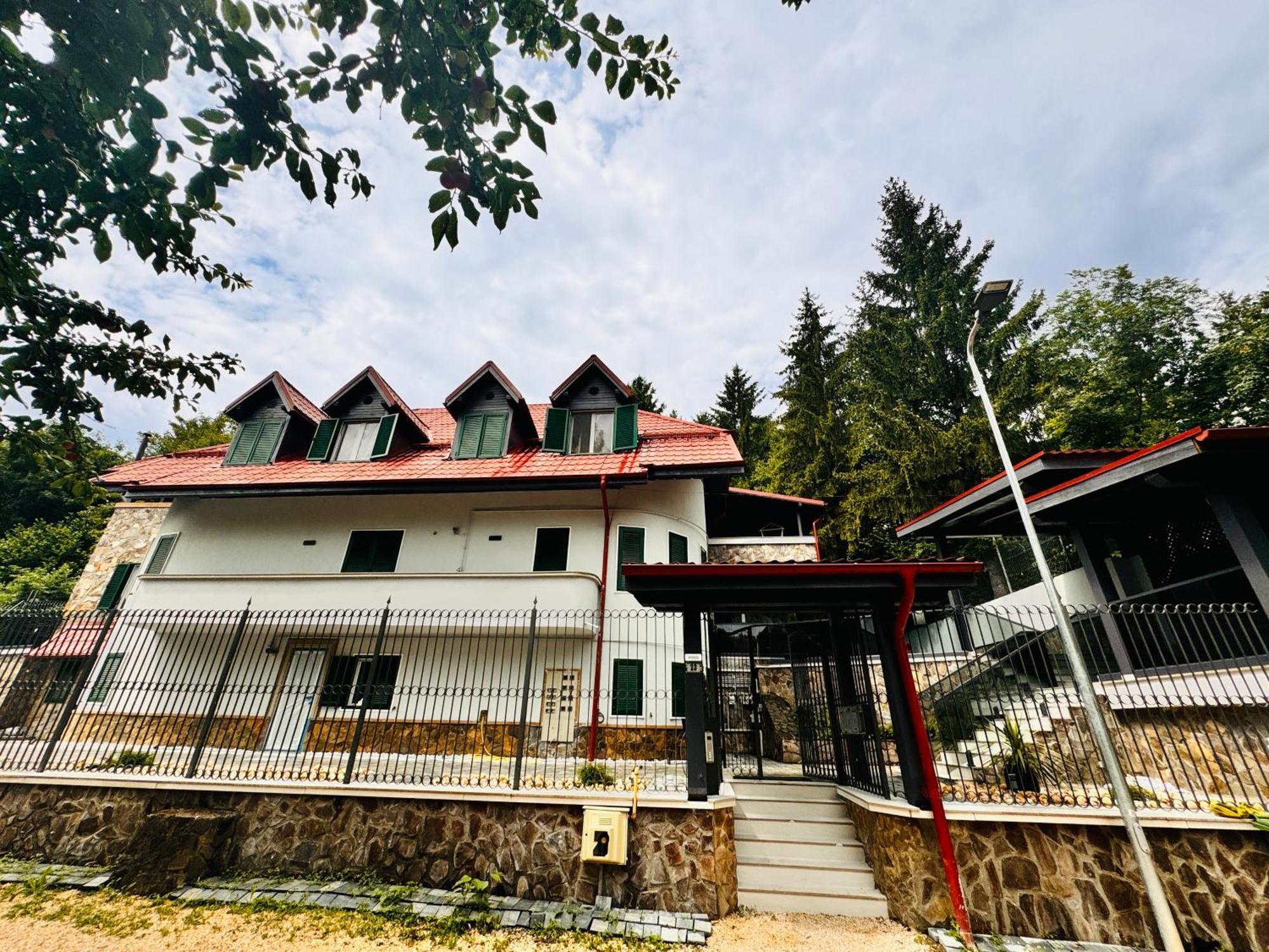 Ylly Aparts Braşov Exterior foto